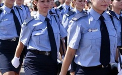 初中女生喊疼男生越往里寨游